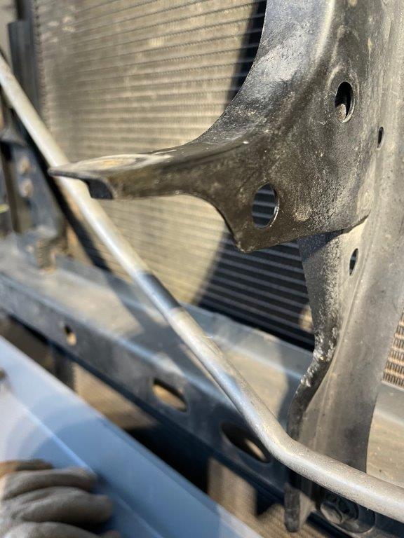 Not trimmed enough - center bracket